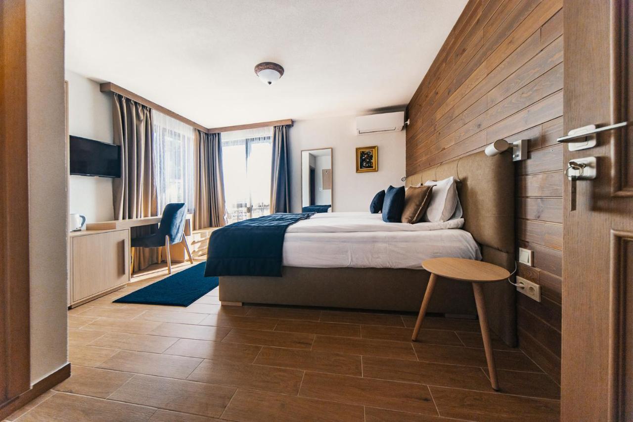 Hotel Seven Springs *