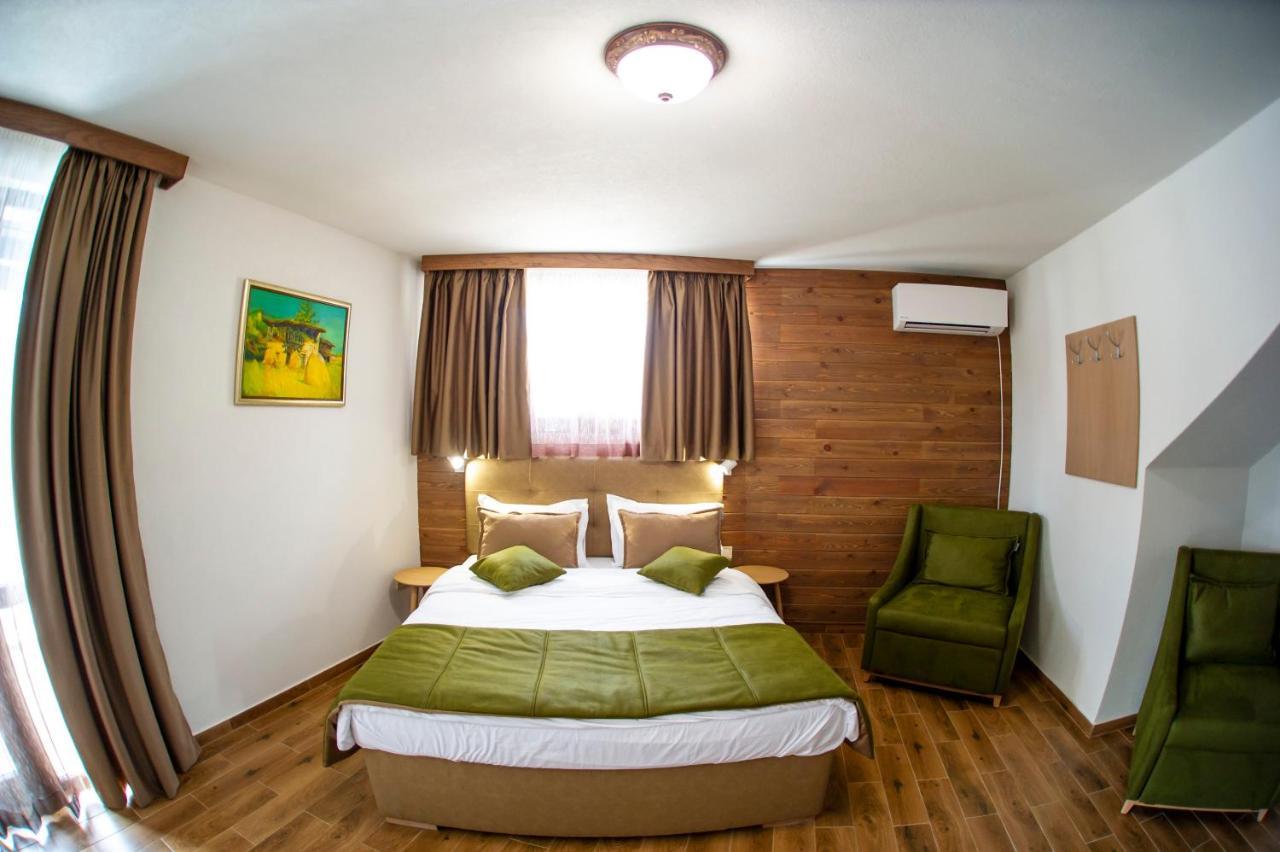 Seven Springs Hotel